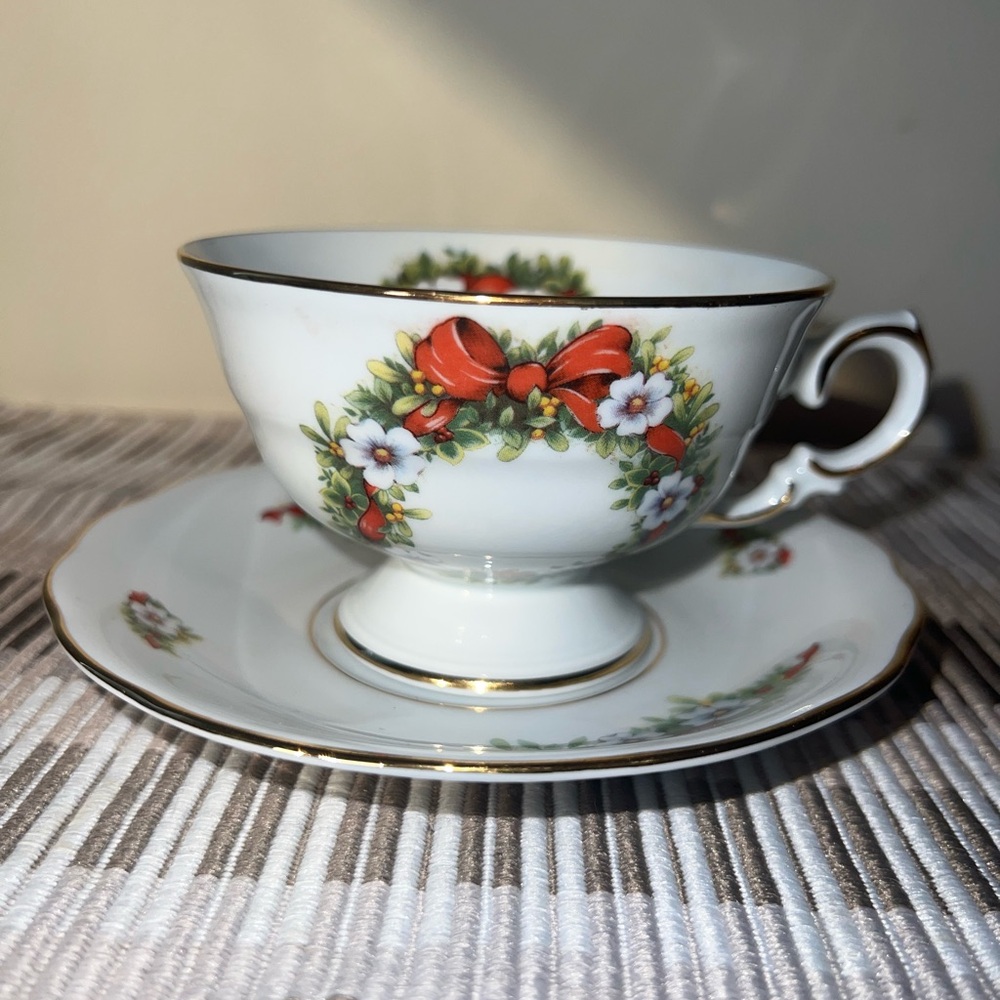 Fielder Keepsakes Fine Porcelain Christmas Teacup & Saucer Set